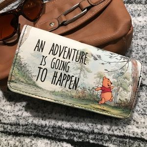 Disney Hot Topic Winnie the Pooh women’s wallet